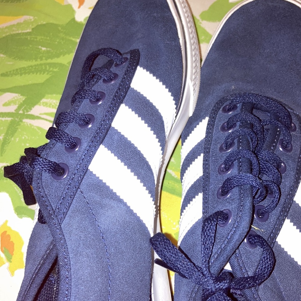 Adiadas - Picture 2 of 6